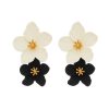 Brincos Piuka | Brinco De Flor Amarilis Off White E Preto